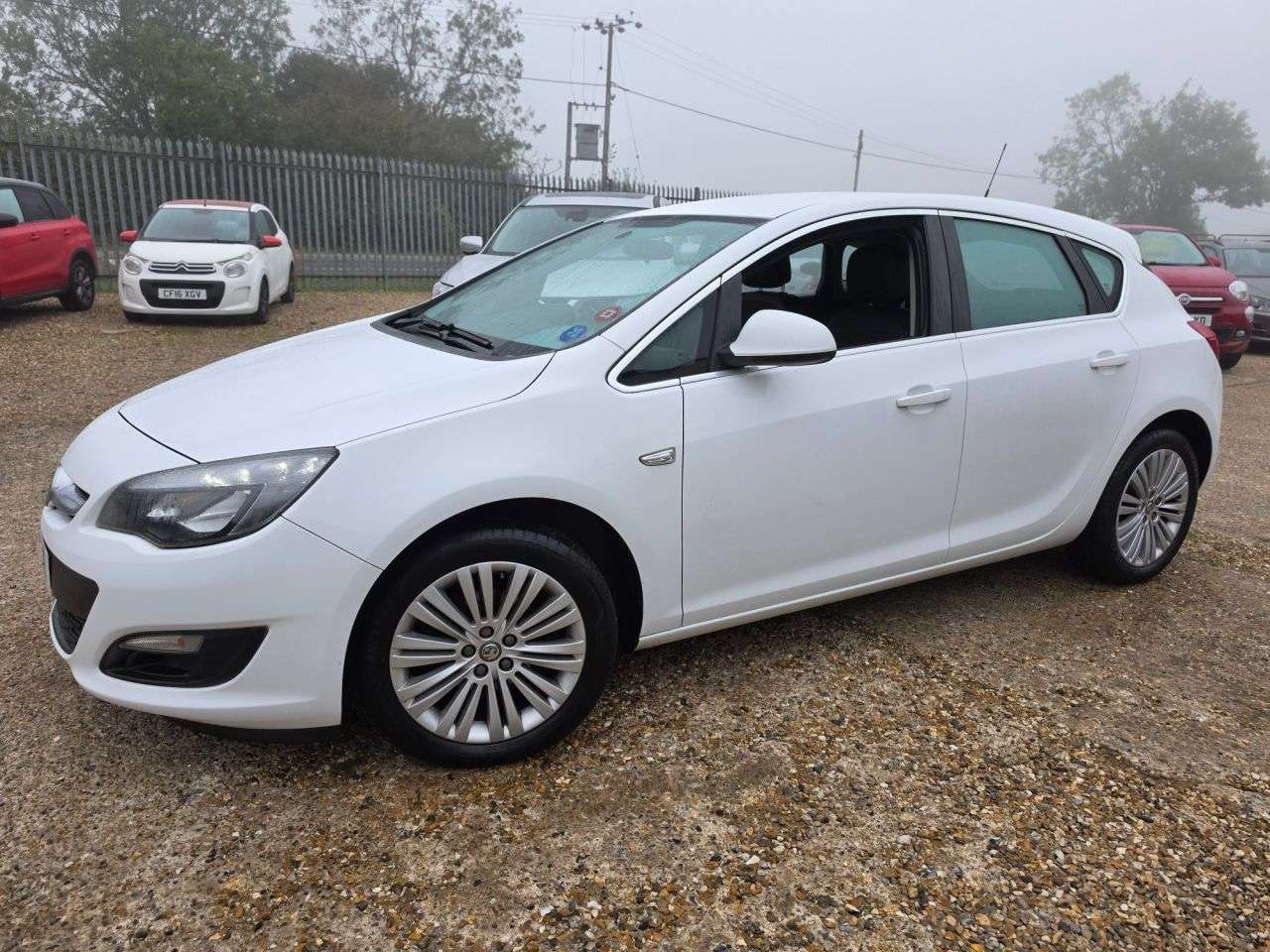 A 2015 VAUXHALL ASTRA 1.4i Excite Hatchback 5dr Petrol Manual Euro 6 (100 ps) PART LEATHER + PARK A 2015 VAUXHALL ASTRA 1.4i Excite Hatchback 5dr Petrol Manual Euro 6 (100 ps) PART LEATHER + PARK