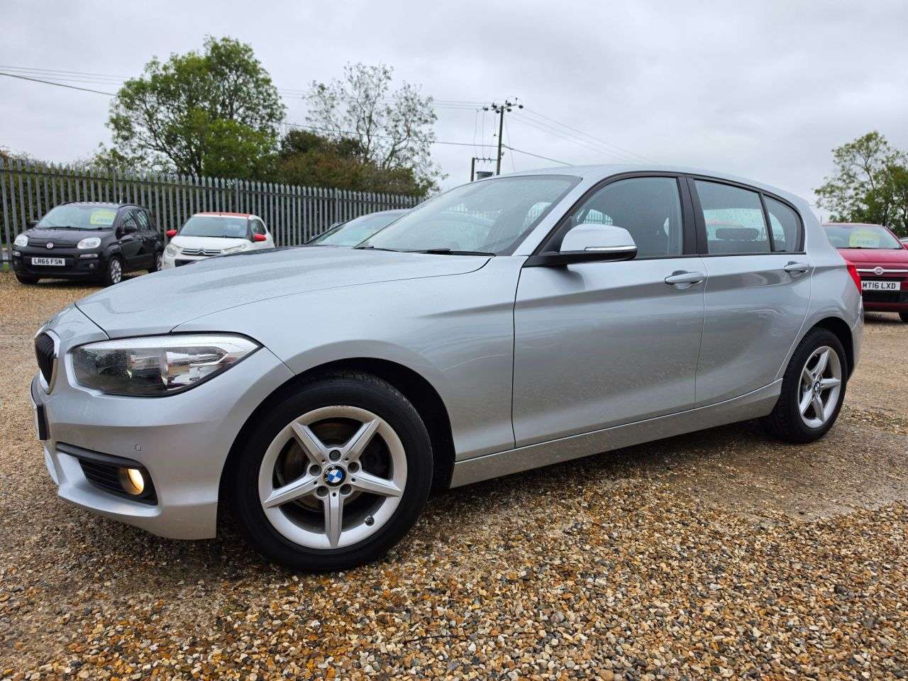 A 2015 BMW 1 SERIES 1.5 118i SE Hatchback 5dr Petrol Manual Euro 6 (s/s) (136 ps) £35 TAX + CLI A 2015 BMW 1 SERIES 1.5 118i SE Hatchback 5dr Petrol Manual Euro 6 (s/s) (136 ps) £35 TAX + CLI