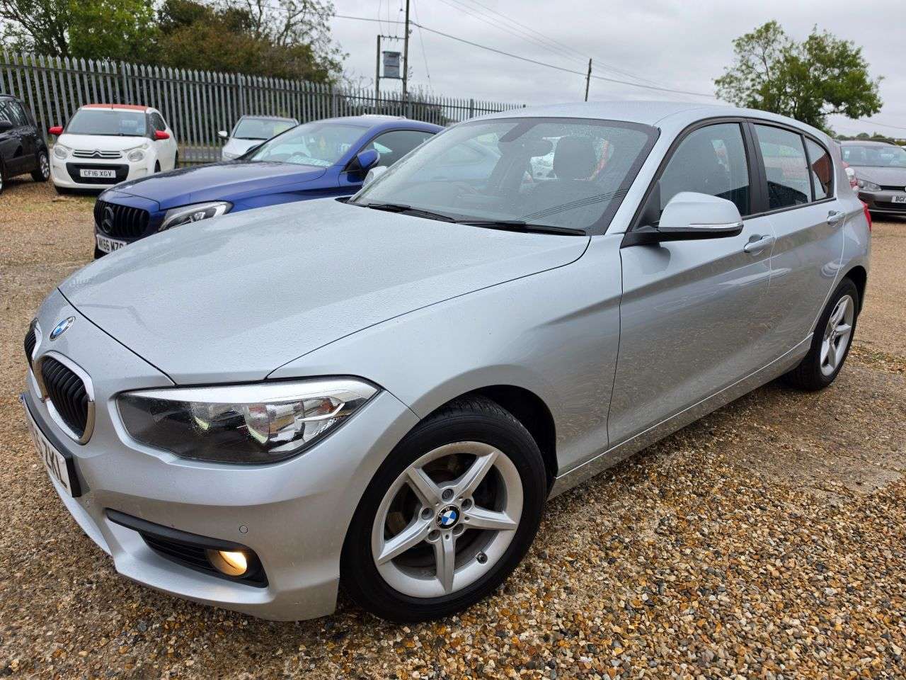 A 2015 BMW 1 SERIES 1.5 118i SE Hatchback 5dr Petrol Manual Euro 6 (s/s) (136 ps) £35 TAX + CLI A 2015 BMW 1 SERIES 1.5 118i SE Hatchback 5dr Petrol Manual Euro 6 (s/s) (136 ps) £35 TAX + CLI