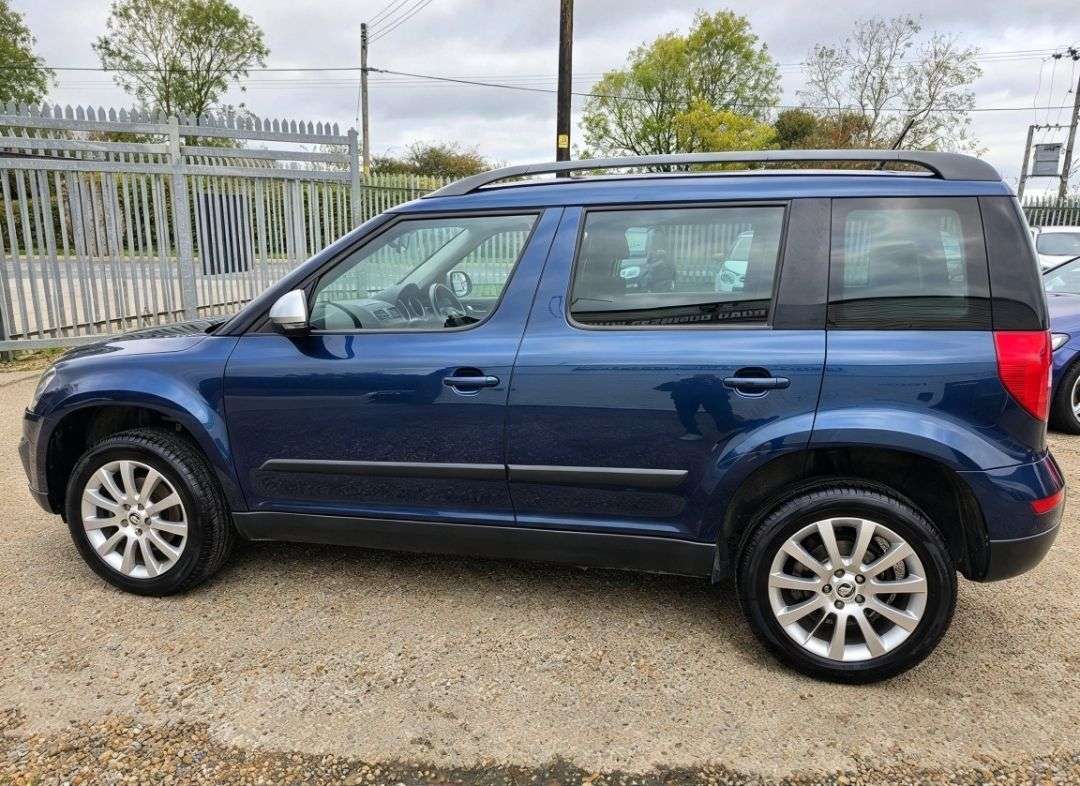 A 2017 SKODA YETI 1.2 TSI SE Outdoor 5dr Petrol Manual Euro 6 (s/s) (110 ps) ANDROID AUTO + A A 2017 SKODA YETI 1.2 TSI SE Outdoor 5dr Petrol Manual Euro 6 (s/s) (110 ps) ANDROID AUTO + A