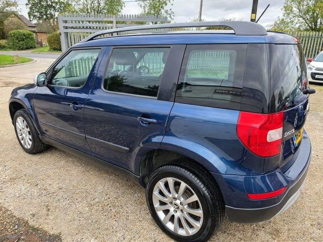 A 2017 SKODA YETI 1.2 TSI SE Outdoor 5dr Petrol Manual Euro 6 (s/s) (110 ps) ANDROID AUTO + A A 2017 SKODA YETI 1.2 TSI SE Outdoor 5dr Petrol Manual Euro 6 (s/s) (110 ps) ANDROID AUTO + A