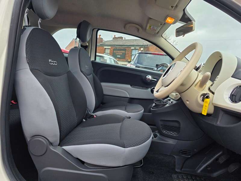 A 2017 FIAT 500 POP STAR A 2017 FIAT 500 POP STAR