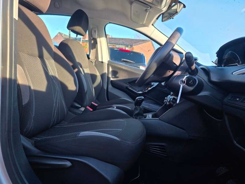 A 2013 PEUGEOT 208 ACTIVE A 2013 PEUGEOT 208 ACTIVE