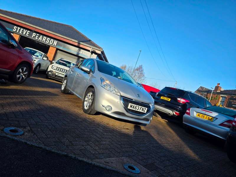 2013 PEUGEOT 208 2013 PEUGEOT 208