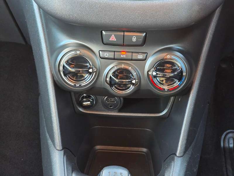 2013 PEUGEOT 208 2013 PEUGEOT 208