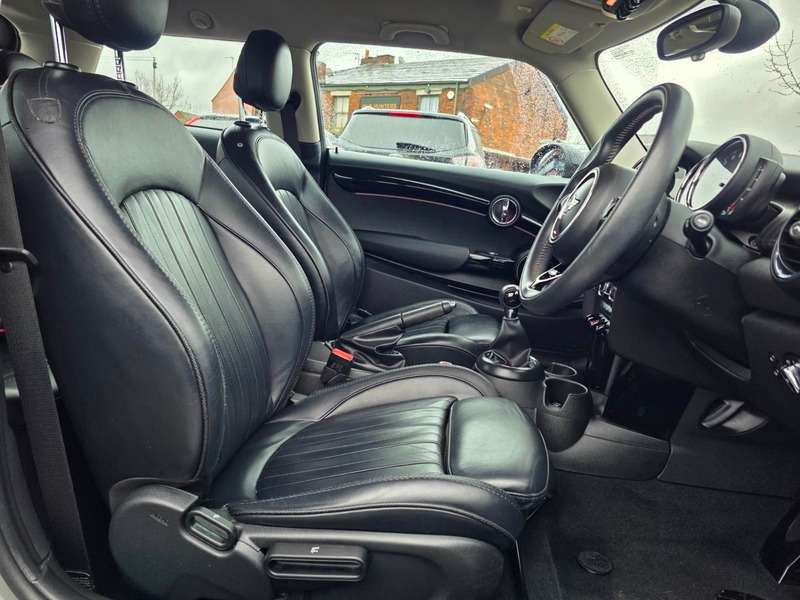 A 2019 MINI COOPER COOPER EXCLUSIVE A 2019 MINI COOPER COOPER EXCLUSIVE