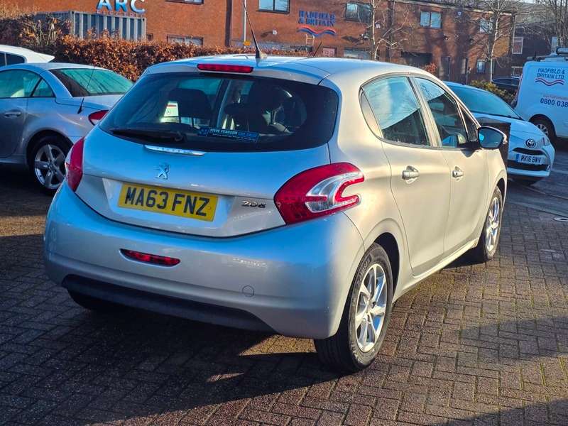 2013 PEUGEOT 208 2013 PEUGEOT 208