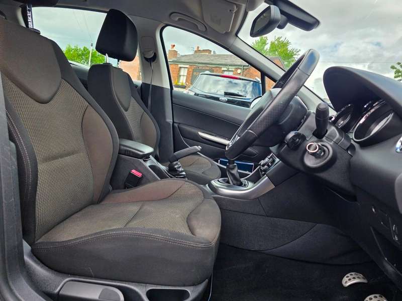 A 2013 PEUGEOT 308 HDI ACTIVE NAVIGATION VERSION A 2013 PEUGEOT 308 HDI ACTIVE NAVIGATION VERSION