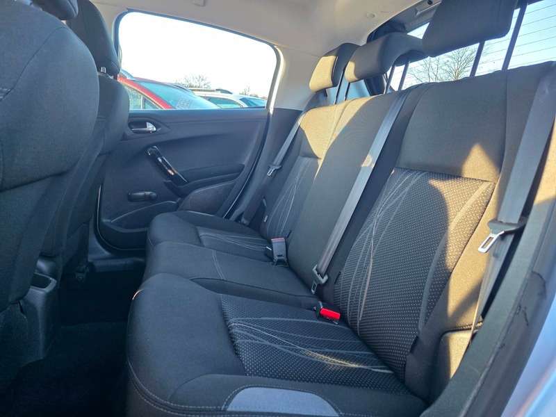 2013 PEUGEOT 208 2013 PEUGEOT 208