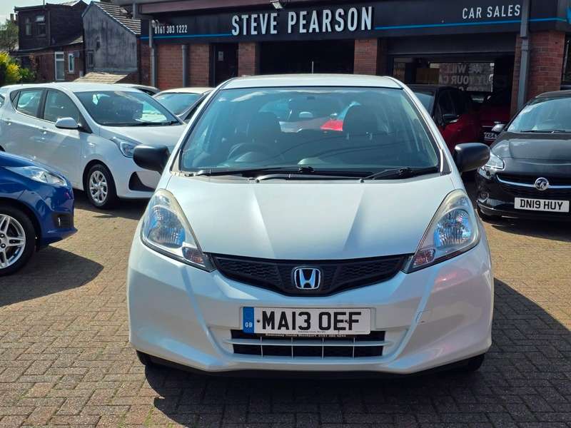 A 2013 HONDA JAZZ I-VTEC S A 2013 HONDA JAZZ I-VTEC S