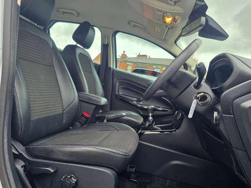 A 2022 FORD ECOSPORT TITANIUM A 2022 FORD ECOSPORT TITANIUM