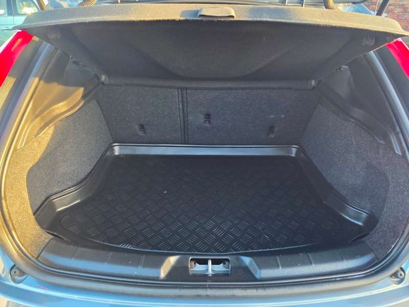 2019 VOLVO V40 2019 VOLVO V40