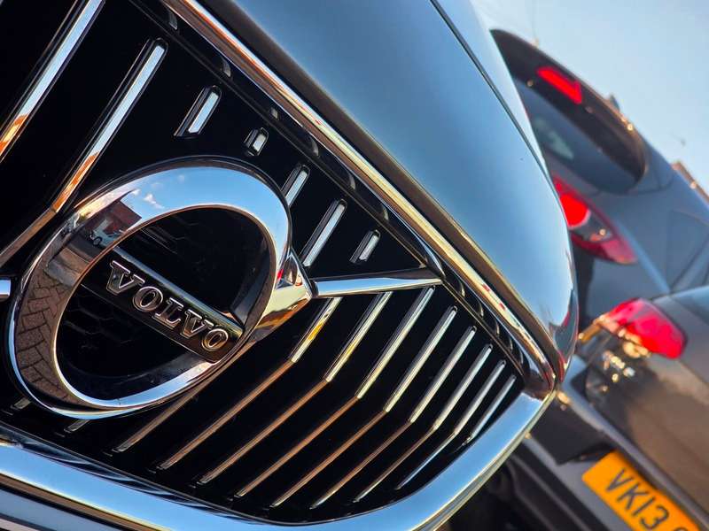 2019 VOLVO V40 2019 VOLVO V40