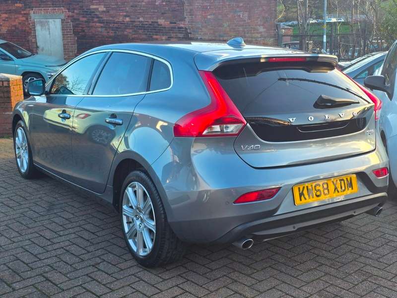 2019 VOLVO V40 2019 VOLVO V40