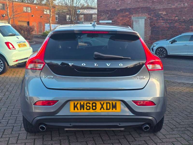 2019 VOLVO V40 2019 VOLVO V40