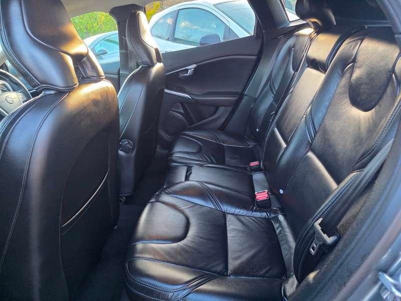 2019 VOLVO V40 2019 VOLVO V40