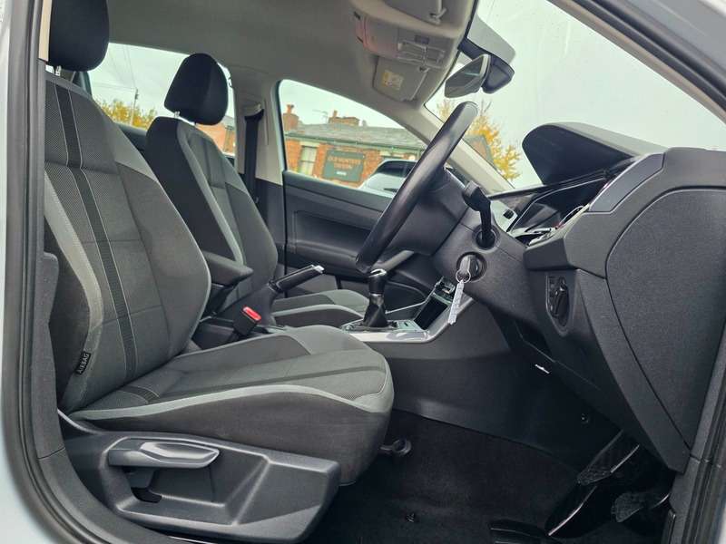 A 2018 VOLKSWAGEN POLO SEL TSI A 2018 VOLKSWAGEN POLO SEL TSI