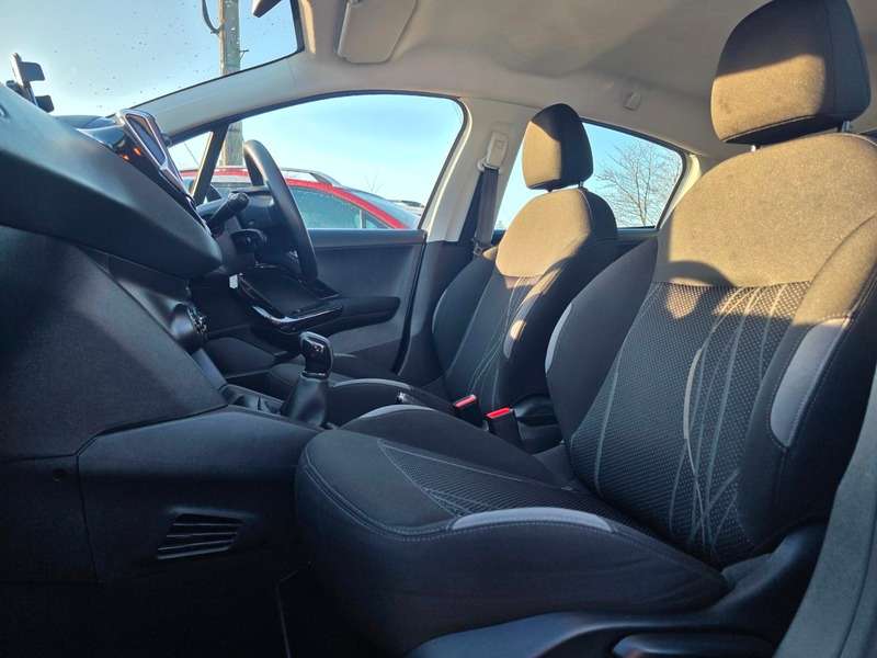 2013 PEUGEOT 208 2013 PEUGEOT 208