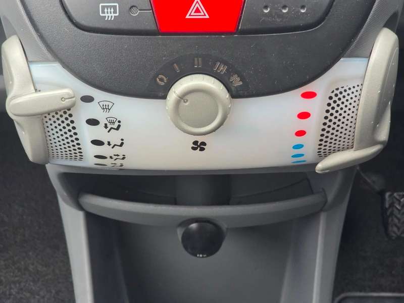 2012 PEUGEOT 107 2012 PEUGEOT 107