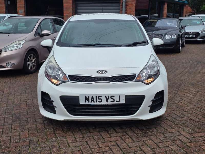 A 2015 KIA RIO SR7 A 2015 KIA RIO SR7