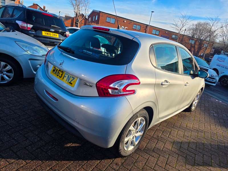 2013 PEUGEOT 208 2013 PEUGEOT 208