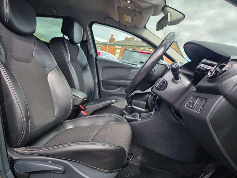 A 2018 RENAULT CLIO DYNAMIQUE S NAV TCE A 2018 RENAULT CLIO DYNAMIQUE S NAV TCE