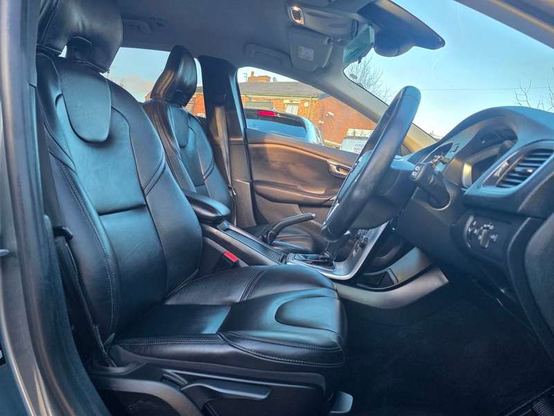 2019 VOLVO V40 2019 VOLVO V40