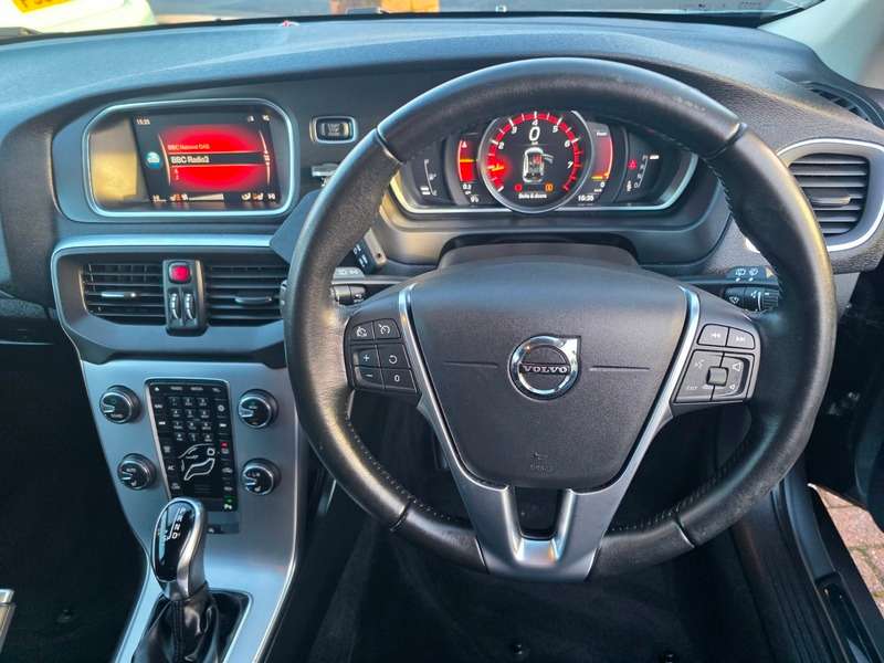 2019 VOLVO V40 2019 VOLVO V40