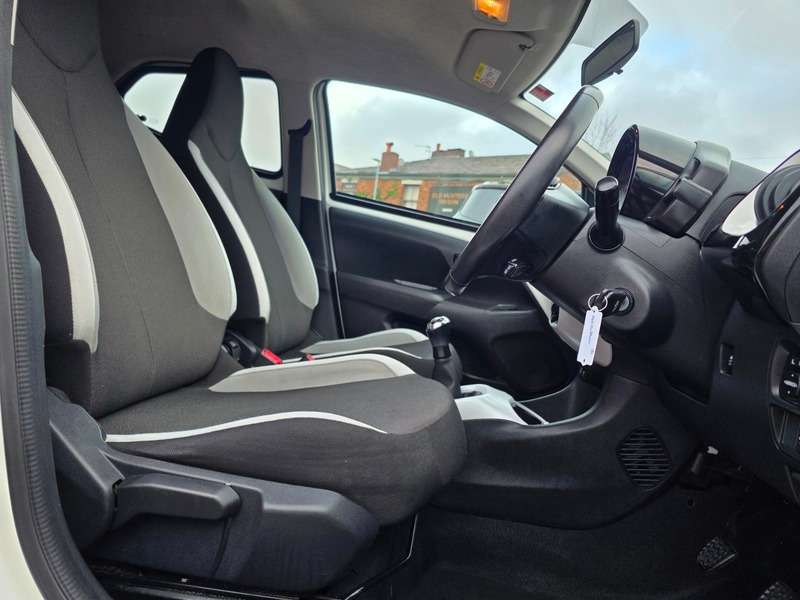 A 2016 TOYOTA AYGO VVT-I X-PURE A 2016 TOYOTA AYGO VVT-I X-PURE