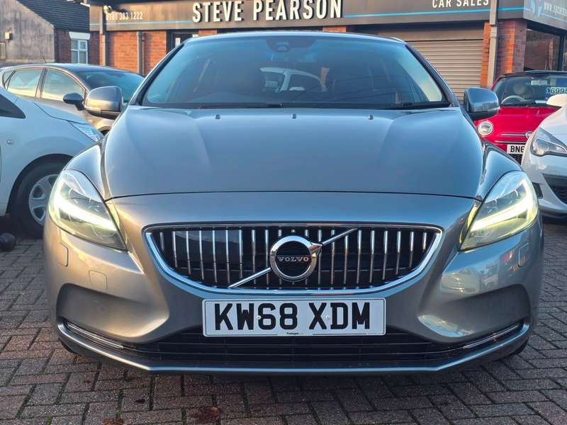 2019 VOLVO V40 2019 VOLVO V40