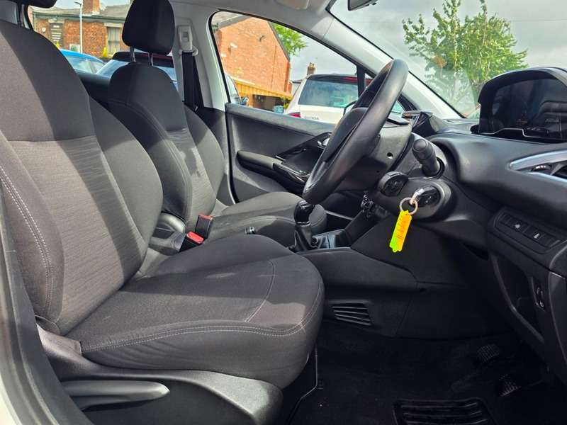 A 2014 PEUGEOT 208 ACCESS PLUS A 2014 PEUGEOT 208 ACCESS PLUS