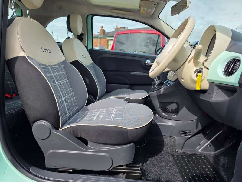 A 2017 FIAT 500 LOUNGE A 2017 FIAT 500 LOUNGE