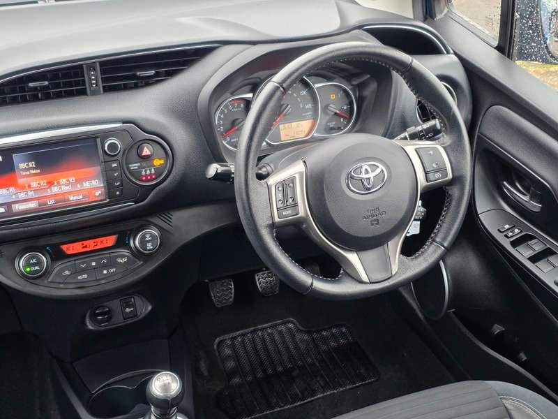 2015 TOYOTA YARIS 2015 TOYOTA YARIS