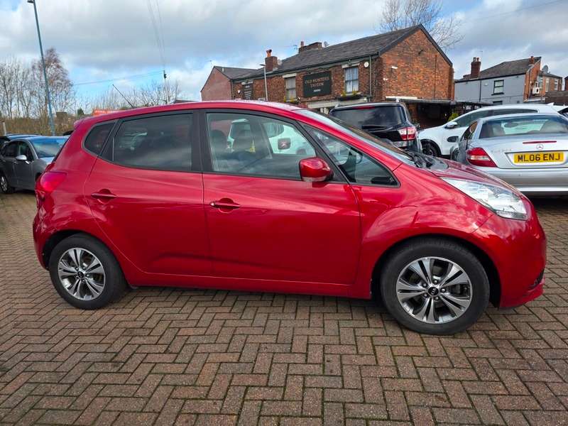 A 2016 KIA VENGA 3 A 2016 KIA VENGA 3