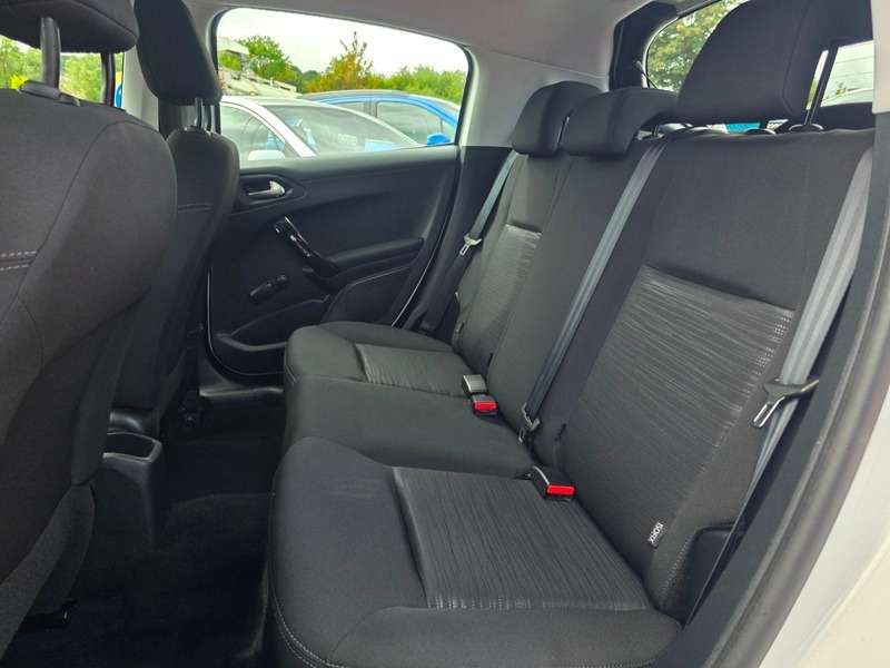2014 PEUGEOT 208 2014 PEUGEOT 208