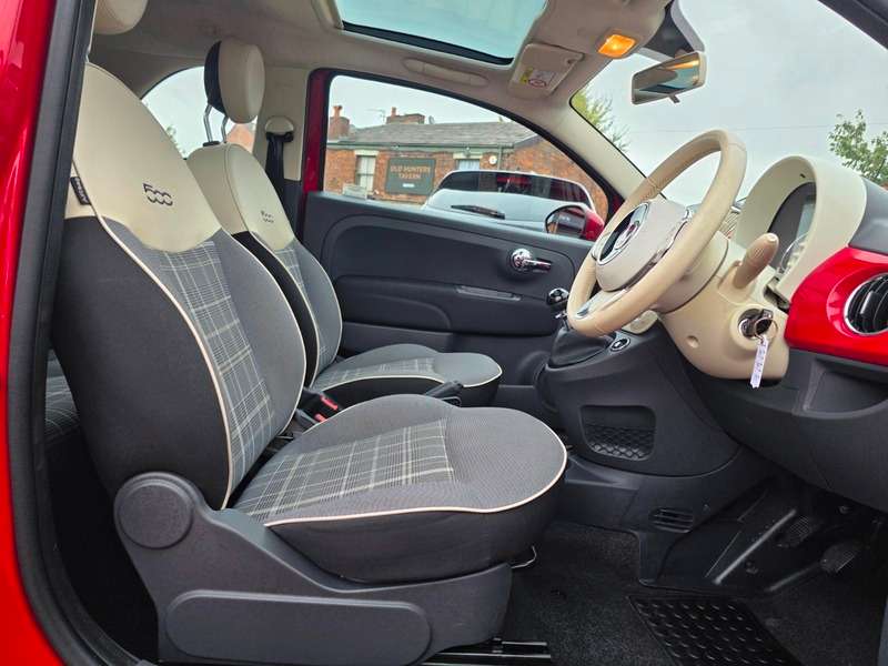 A 2017 FIAT 500 LOUNGE A 2017 FIAT 500 LOUNGE