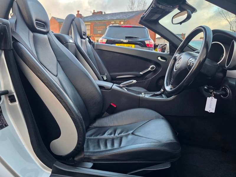 A 2006 MERCEDES SLK 200 KOMPRESSOR A 2006 MERCEDES SLK 200 KOMPRESSOR