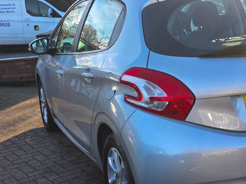 2013 PEUGEOT 208 2013 PEUGEOT 208