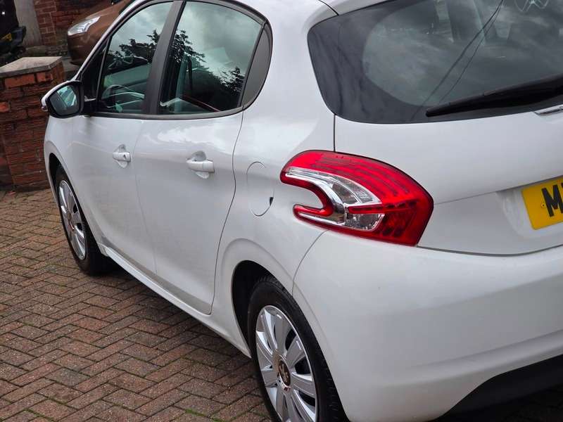 2014 PEUGEOT 208 2014 PEUGEOT 208