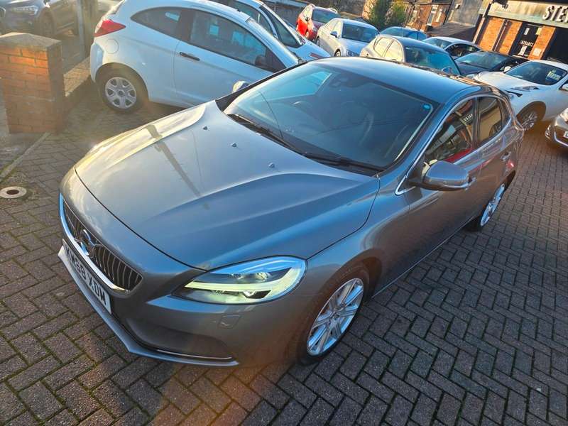 2019 VOLVO V40 2019 VOLVO V40