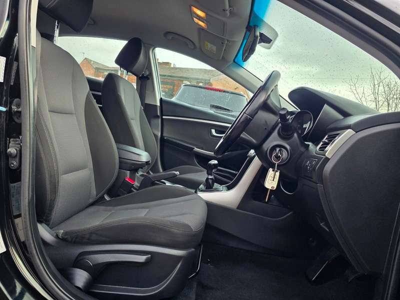 A 2015 HYUNDAI I30 CRDI SE BLUE DRIVE A 2015 HYUNDAI I30 CRDI SE BLUE DRIVE