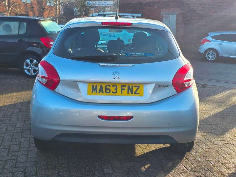 2013 PEUGEOT 208 2013 PEUGEOT 208
