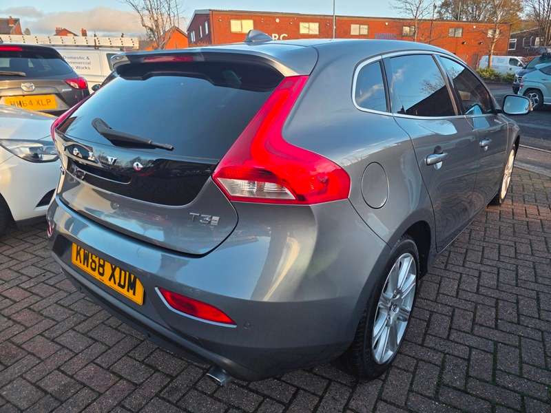 2019 VOLVO V40 2019 VOLVO V40