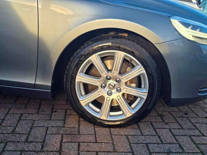 2019 VOLVO V40 2019 VOLVO V40