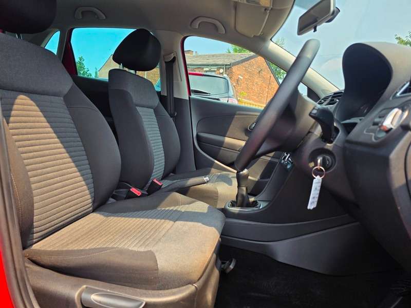 A 2013 VOLKSWAGEN POLO MATCH EDITION A 2013 VOLKSWAGEN POLO MATCH EDITION