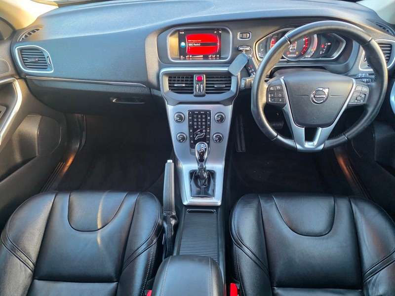 2019 VOLVO V40 2019 VOLVO V40