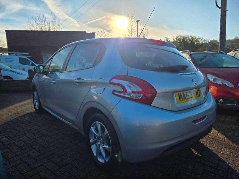 2013 PEUGEOT 208 2013 PEUGEOT 208