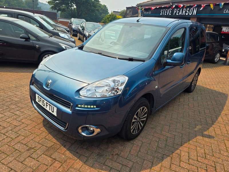 A 2015 PEUGEOT PARTNER TEPEE S A 2015 PEUGEOT PARTNER TEPEE S