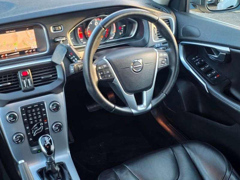 2019 VOLVO V40 2019 VOLVO V40