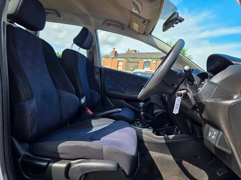 A 2013 HONDA JAZZ I-VTEC S A 2013 HONDA JAZZ I-VTEC S